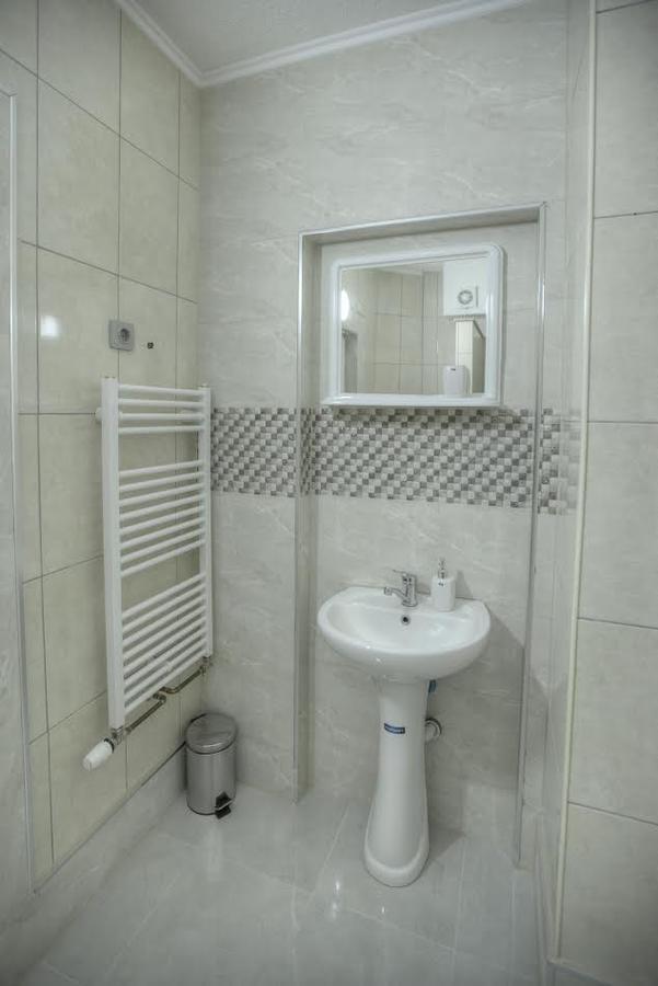 Guest House Prishtine ภายนอก รูปภาพ