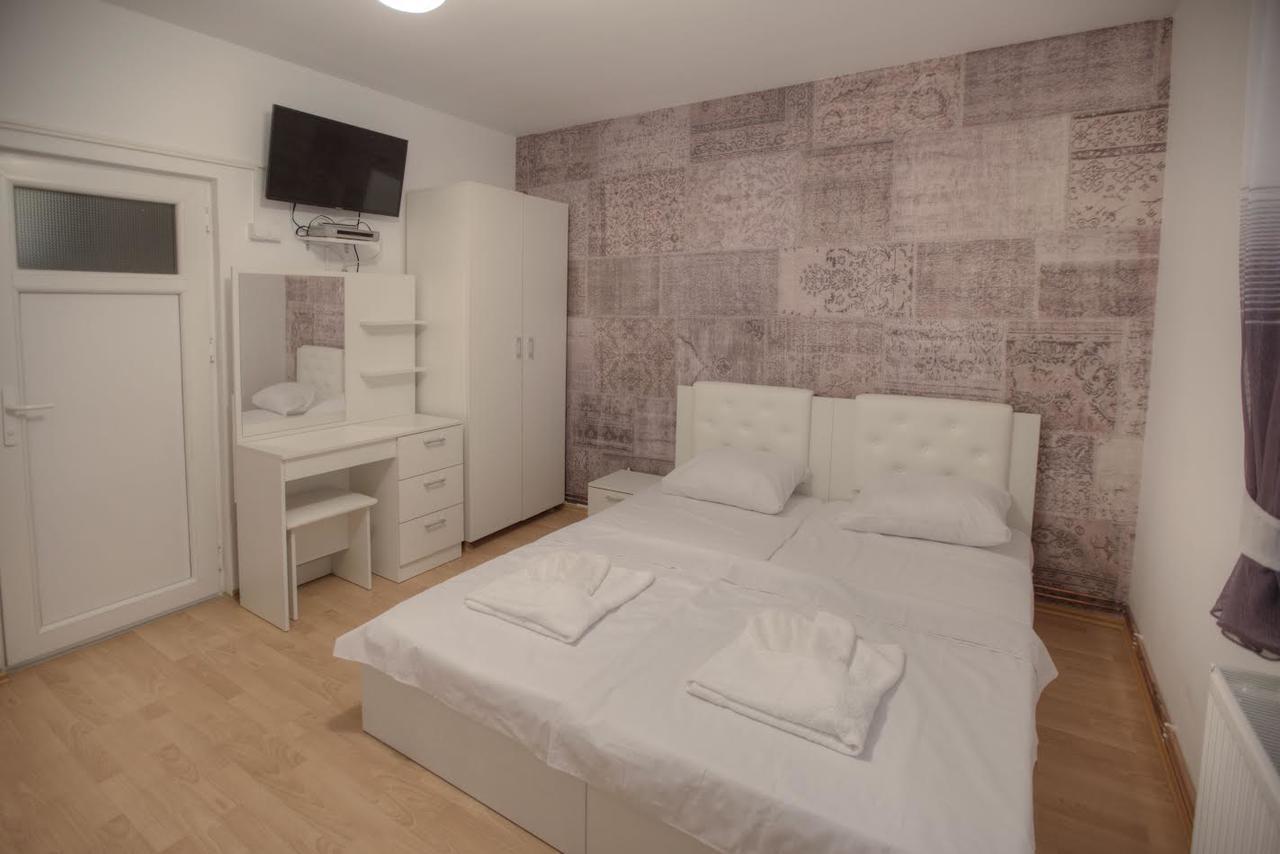 Guest House Prishtine ภายนอก รูปภาพ